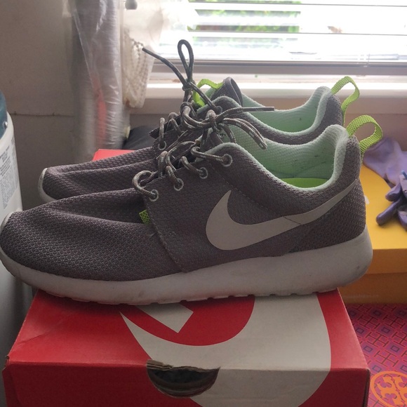 Nike Roshe Run - Picture 2 of 5